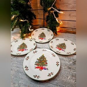 Set of 4 Christmas Plates. Appetizer. Dessert. Vintage Gibson plates with Holly